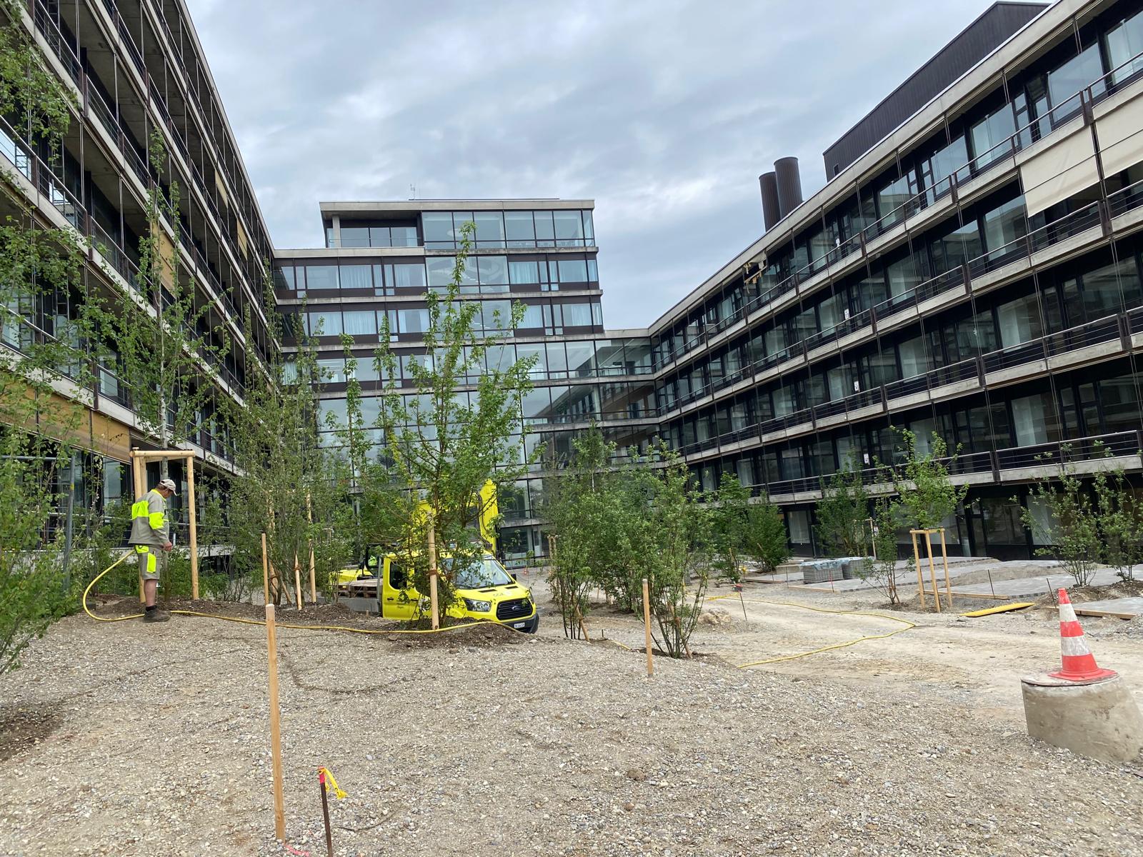 Moderne Gebäudefassade — Metallplaner GmbH Projekt