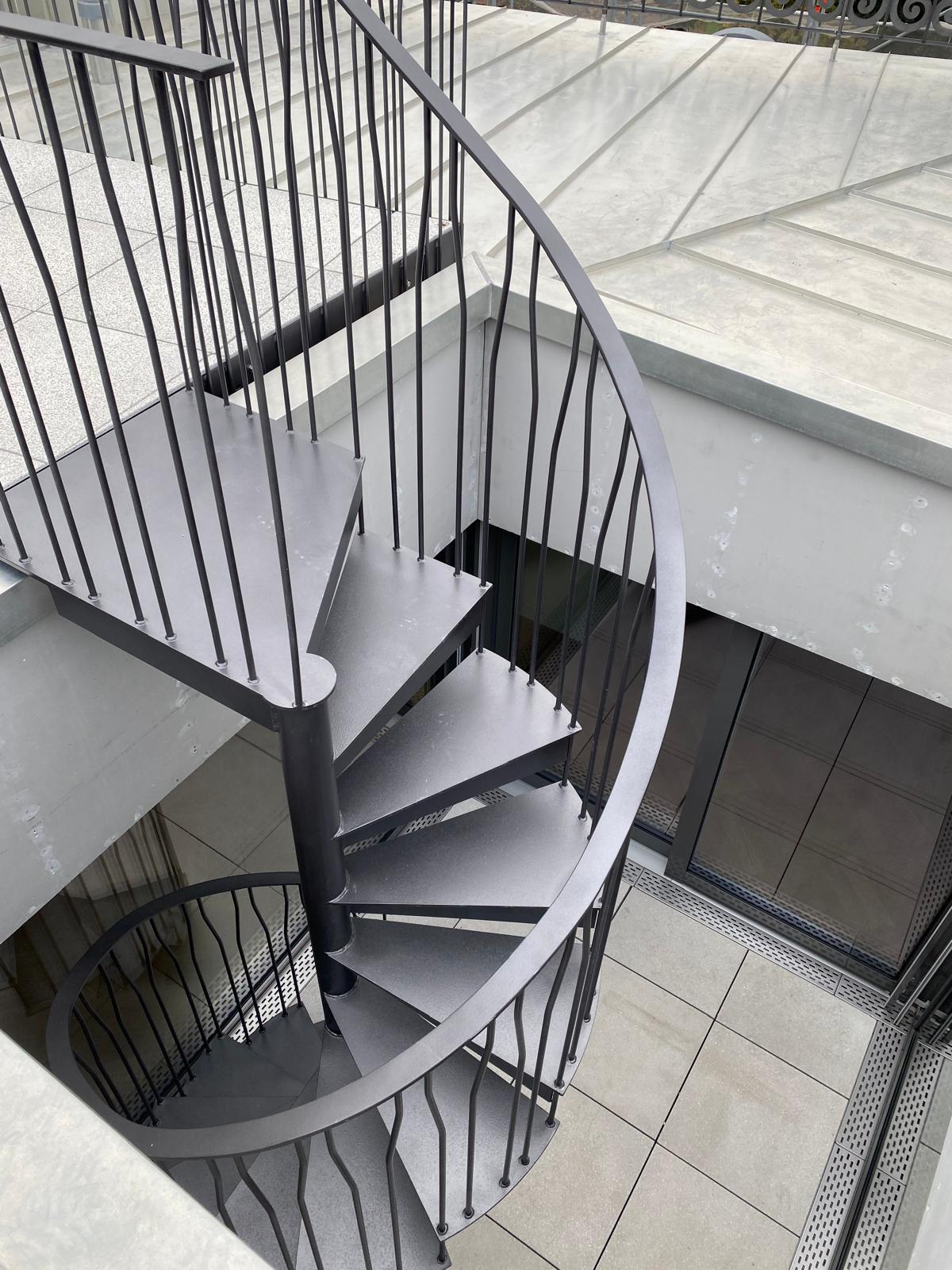 Balkongeländer Mehrfamilienhaus